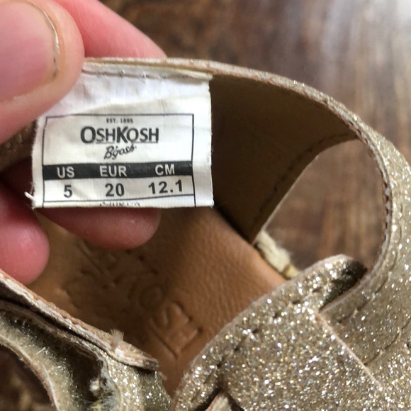OshKosh glittery gold sandals, size 5 - Picture 2 of 5